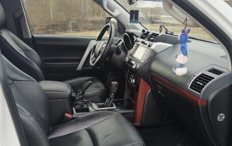 Toyota Land Cruiser Prado 150 рестайлинг 2, 2016 год, 3 200 000 рублей, 11 фотография