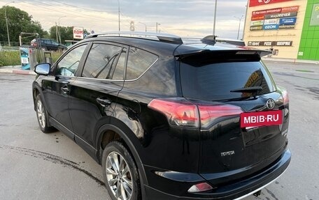 Toyota RAV4, 2018 год, 2 450 000 рублей, 3 фотография