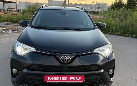 Toyota RAV4, 2018 год, 2 450 000 рублей, 6 фотография