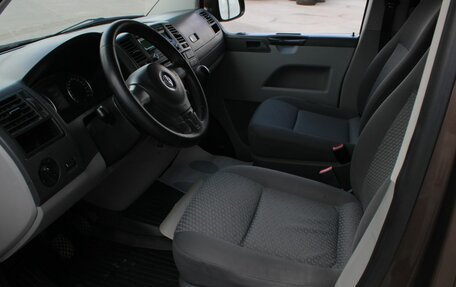 Volkswagen Caravelle T5, 2012 год, 1 880 000 рублей, 18 фотография