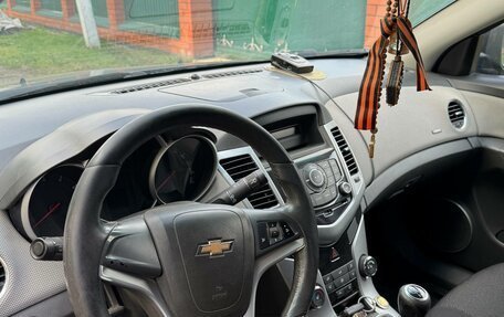 Chevrolet Cruze II, 2010 год, 730 000 рублей, 6 фотография