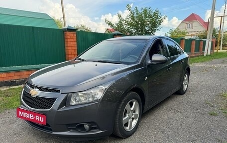 Chevrolet Cruze II, 2010 год, 730 000 рублей, 3 фотография