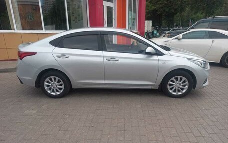 Hyundai Solaris II рестайлинг, 2017 год, 1 100 000 рублей, 3 фотография