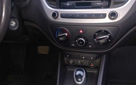 Hyundai Solaris II рестайлинг, 2017 год, 1 100 000 рублей, 7 фотография
