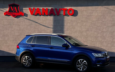 Volkswagen Tiguan II, 2018 год, 2 390 000 рублей, 3 фотография