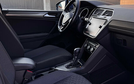 Volkswagen Tiguan II, 2018 год, 2 390 000 рублей, 12 фотография