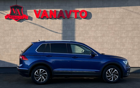 Volkswagen Tiguan II, 2018 год, 2 390 000 рублей, 4 фотография