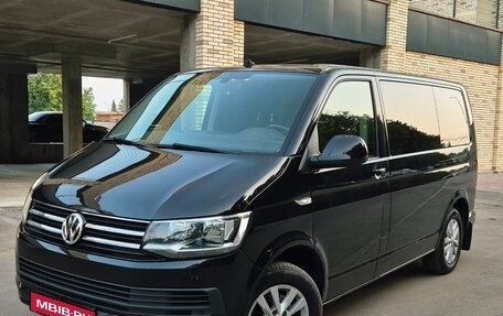 Volkswagen Caravelle T6 рестайлинг, 2018 год, 2 950 000 рублей, 1 фотография