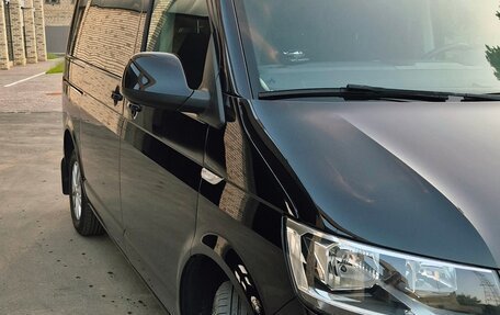 Volkswagen Caravelle T6 рестайлинг, 2018 год, 2 950 000 рублей, 4 фотография