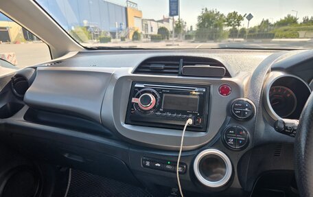 Honda Fit III, 2010 год, 650 000 рублей, 14 фотография