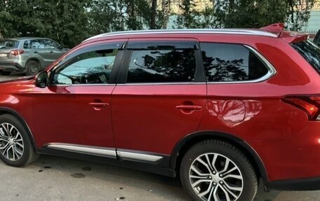 Mitsubishi Outlander III рестайлинг 3, 2018 год, 2 000 000 рублей, 2 фотография