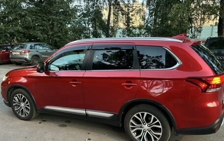 Mitsubishi Outlander III рестайлинг 3, 2018 год, 2 000 000 рублей, 15 фотография