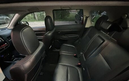 Mitsubishi Outlander III рестайлинг 3, 2018 год, 2 000 000 рублей, 8 фотография