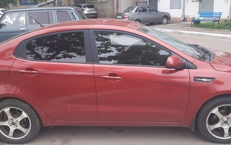 KIA Rio III рестайлинг, 2013 год, 999 999 рублей, 2 фотография