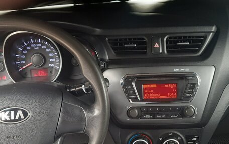 KIA Rio III рестайлинг, 2013 год, 999 999 рублей, 5 фотография
