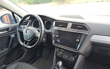 Volkswagen Tiguan II, 2018 год, 3 050 000 рублей, 29 фотография