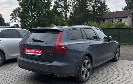 Volvo V60 Cross Country II, 2021 год, 3 560 000 рублей, 11 фотография