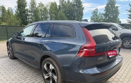 Volvo V60 Cross Country II, 2021 год, 3 560 000 рублей, 9 фотография