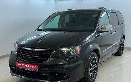 Chrysler Voyager IV, 2014 год, 1 280 000 рублей, 1 фотография