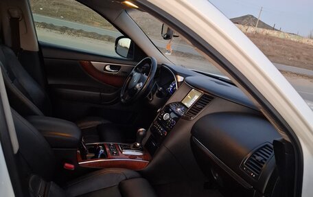 Infiniti FX II, 2013 год, 2 300 000 рублей, 7 фотография