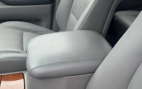 Toyota Land Cruiser 100 рестайлинг 2, 2005 год, 2 500 000 рублей, 17 фотография