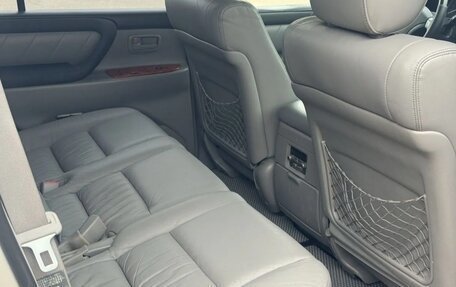 Toyota Land Cruiser 100 рестайлинг 2, 2005 год, 2 500 000 рублей, 26 фотография