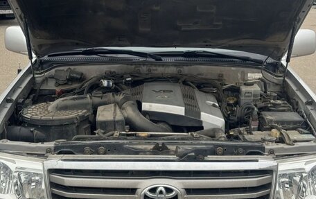 Toyota Land Cruiser 100 рестайлинг 2, 2005 год, 2 500 000 рублей, 30 фотография