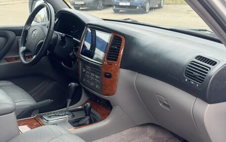Toyota Land Cruiser 100 рестайлинг 2, 2005 год, 2 500 000 рублей, 28 фотография