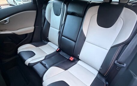 Volvo V40 Cross Country I, 2017 год, 2 150 000 рублей, 11 фотография
