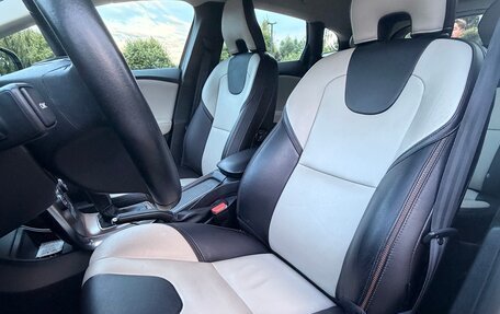 Volvo V40 Cross Country I, 2017 год, 2 150 000 рублей, 10 фотография