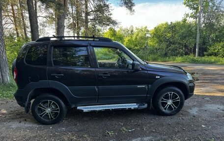 Chevrolet Niva I рестайлинг, 2017 год, 710 000 рублей, 2 фотография