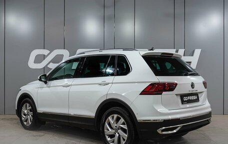 Volkswagen Tiguan II, 2021 год, 2 349 000 рублей, 2 фотография