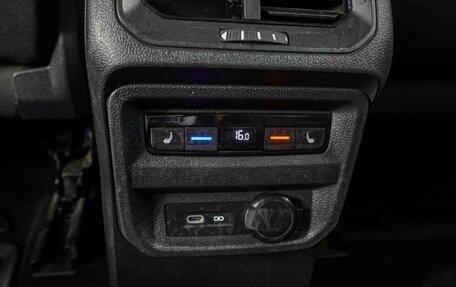 Volkswagen Tiguan II, 2021 год, 2 349 000 рублей, 13 фотография