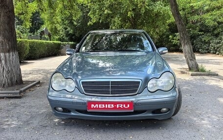 Mercedes-Benz C-Класс, 2003 год, 650 000 рублей, 1 фотография