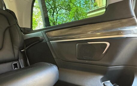 Mercedes-Benz V-Класс, 2019 год, 6 050 000 рублей, 19 фотография