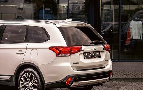 Mitsubishi Outlander III рестайлинг 3, 2018 год, 1 695 000 рублей, 10 фотография