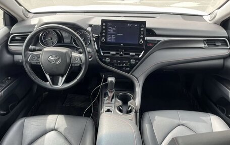 Toyota Camry, 2022 год, 3 200 000 рублей, 5 фотография