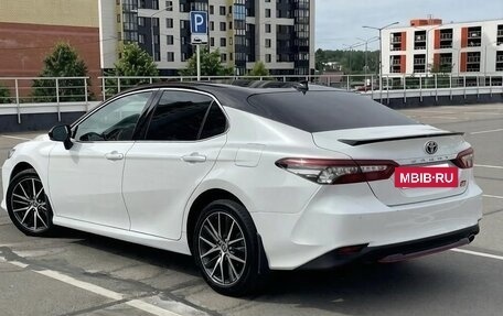 Toyota Camry, 2022 год, 3 200 000 рублей, 2 фотография