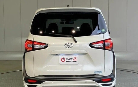 Toyota Sienta II, 2021 год, 1 050 666 рублей, 6 фотография