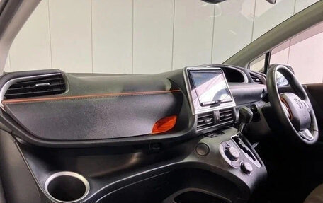 Toyota Sienta II, 2021 год, 1 050 666 рублей, 14 фотография