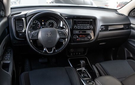 Mitsubishi Outlander III рестайлинг 3, 2020 год, 2 239 000 рублей, 8 фотография