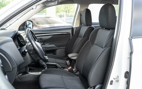 Mitsubishi Outlander III рестайлинг 3, 2020 год, 2 239 000 рублей, 12 фотография