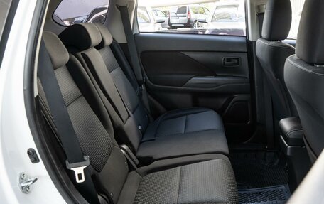 Mitsubishi Outlander III рестайлинг 3, 2020 год, 2 239 000 рублей, 9 фотография