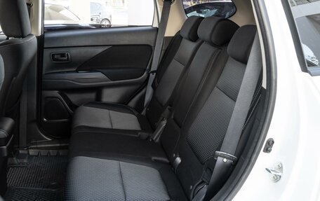 Mitsubishi Outlander III рестайлинг 3, 2020 год, 2 239 000 рублей, 11 фотография