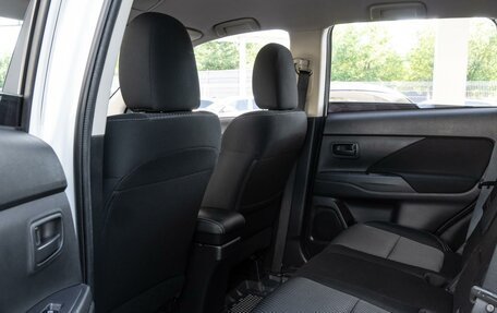 Mitsubishi Outlander III рестайлинг 3, 2020 год, 2 239 000 рублей, 13 фотография