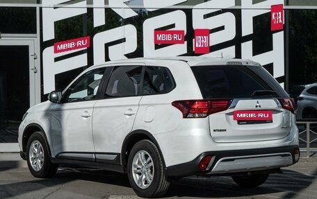 Mitsubishi Outlander III рестайлинг 3, 2020 год, 2 239 000 рублей, 2 фотография