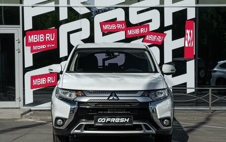 Mitsubishi Outlander III рестайлинг 3, 2020 год, 2 239 000 рублей, 3 фотография