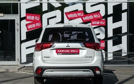 Mitsubishi Outlander III рестайлинг 3, 2020 год, 2 239 000 рублей, 4 фотография