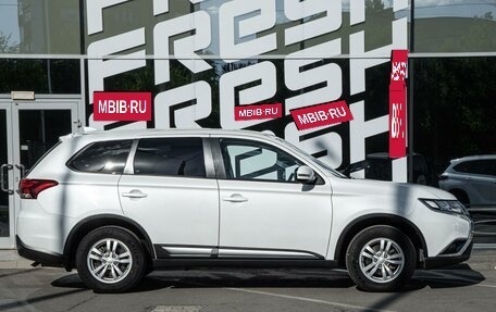 Mitsubishi Outlander III рестайлинг 3, 2020 год, 2 239 000 рублей, 5 фотография