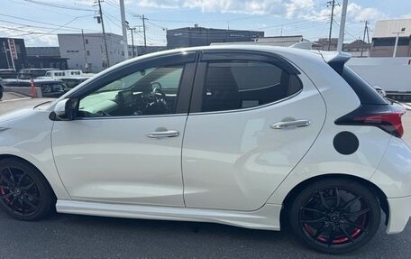 Toyota Yaris, 2023 год, 1 370 300 рублей, 9 фотография